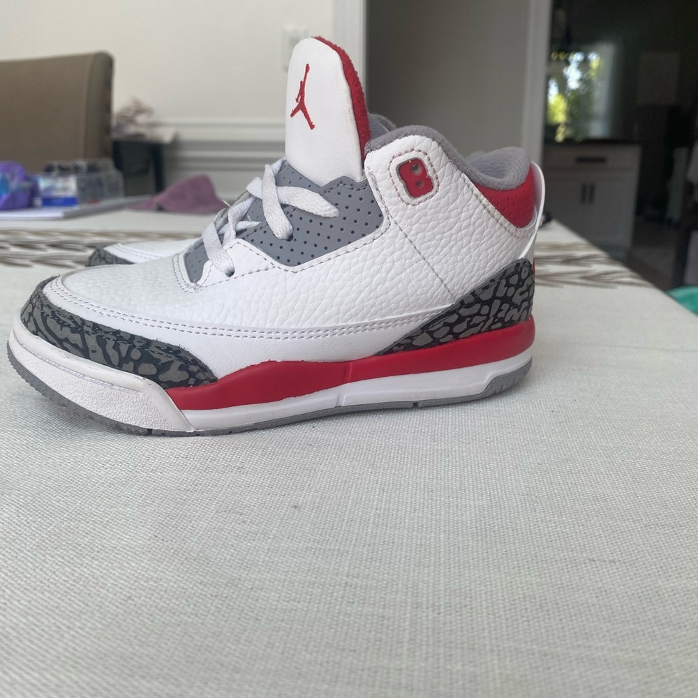 Kids Jordan’s retro 3 size 10C